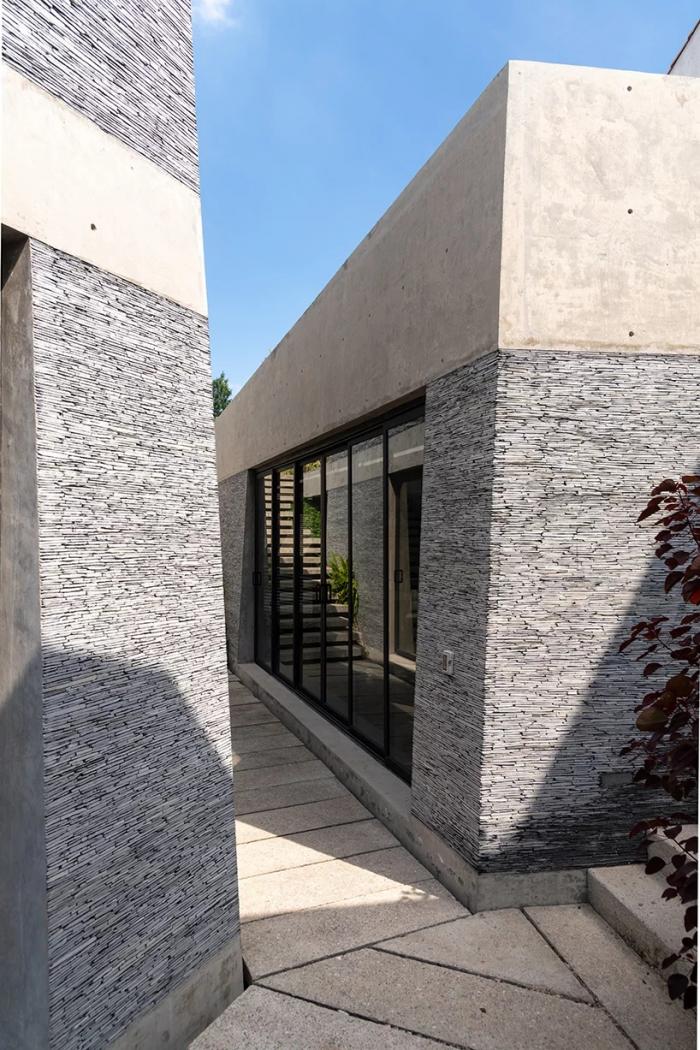 BIM建筑|一簇互相对望的“岩石”集群——Amanali住宅 / Rojkind Arquitectos