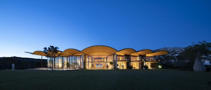 BIM建筑|爱琴海岸安静流淌的暖浪：Dolunay庄园 / Foster + Partners