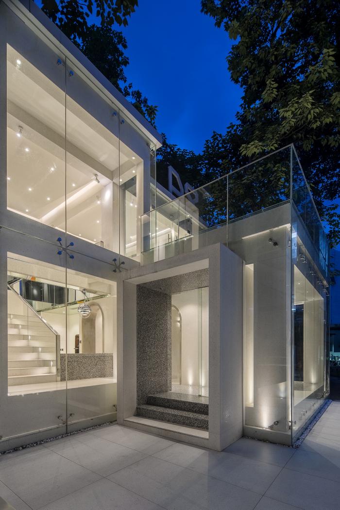 BIM建筑|隐于都市心脏，广州老楼蜕变成时尚办公空间 / 在于空间设计