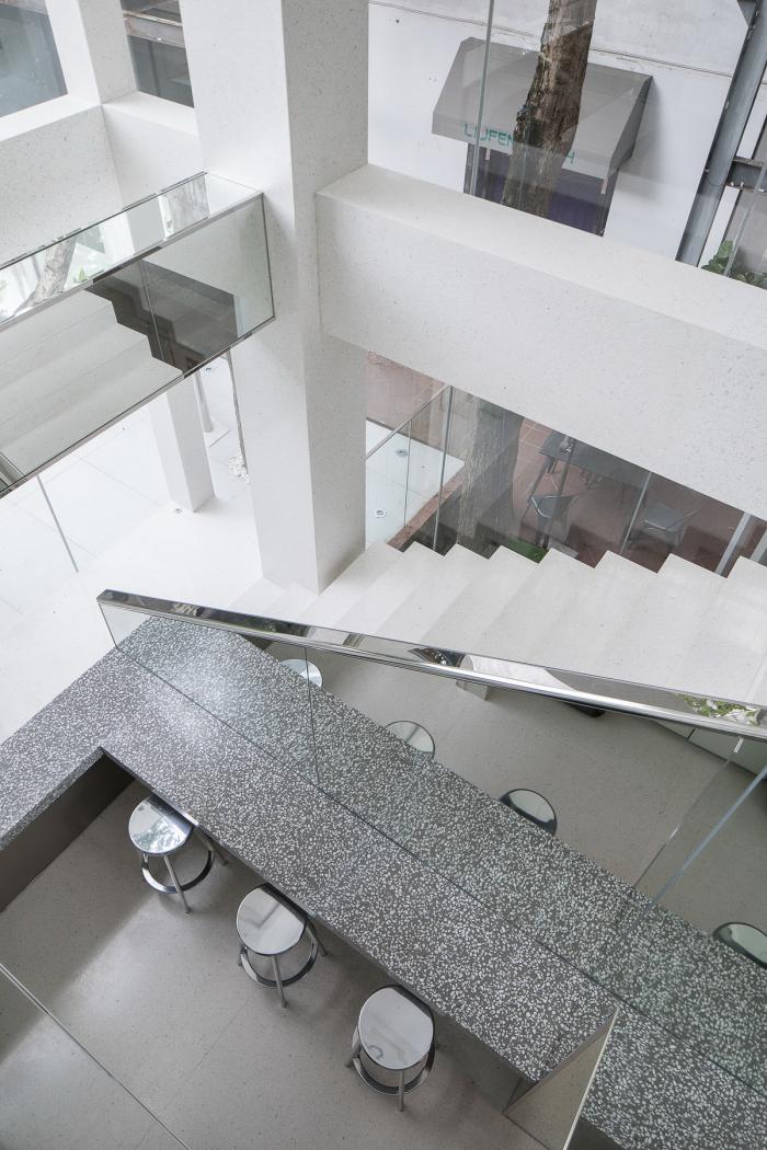 BIM建筑|隐于都市心脏，广州老楼蜕变成时尚办公空间 / 在于空间设计