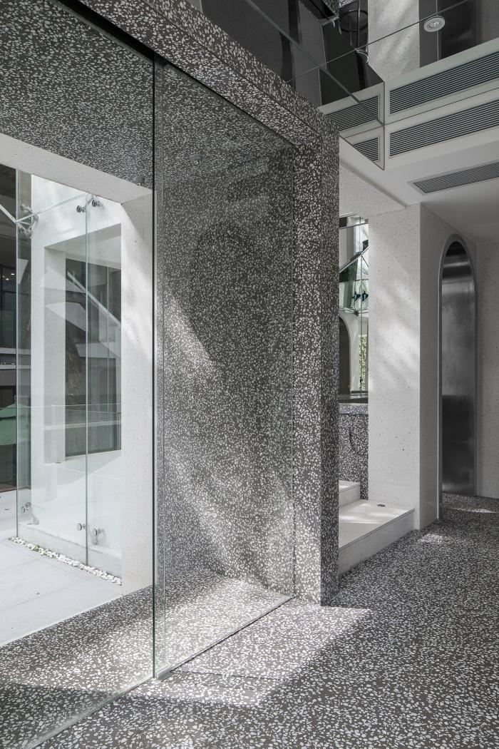 BIM建筑|隐于都市心脏，广州老楼蜕变成时尚办公空间 / 在于空间设计