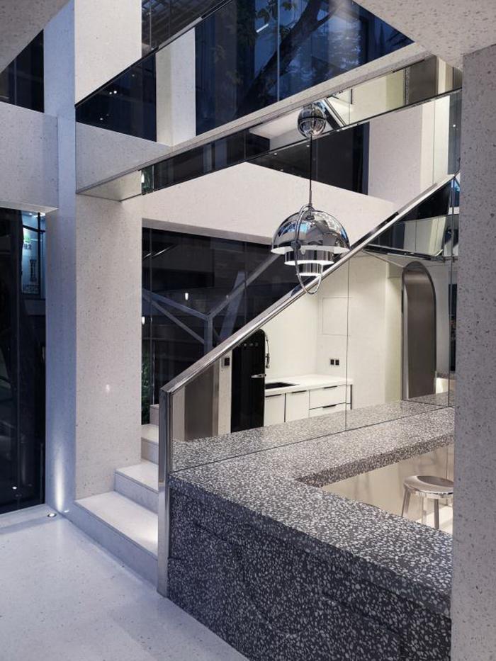 BIM建筑|隐于都市心脏，广州老楼蜕变成时尚办公空间 / 在于空间设计