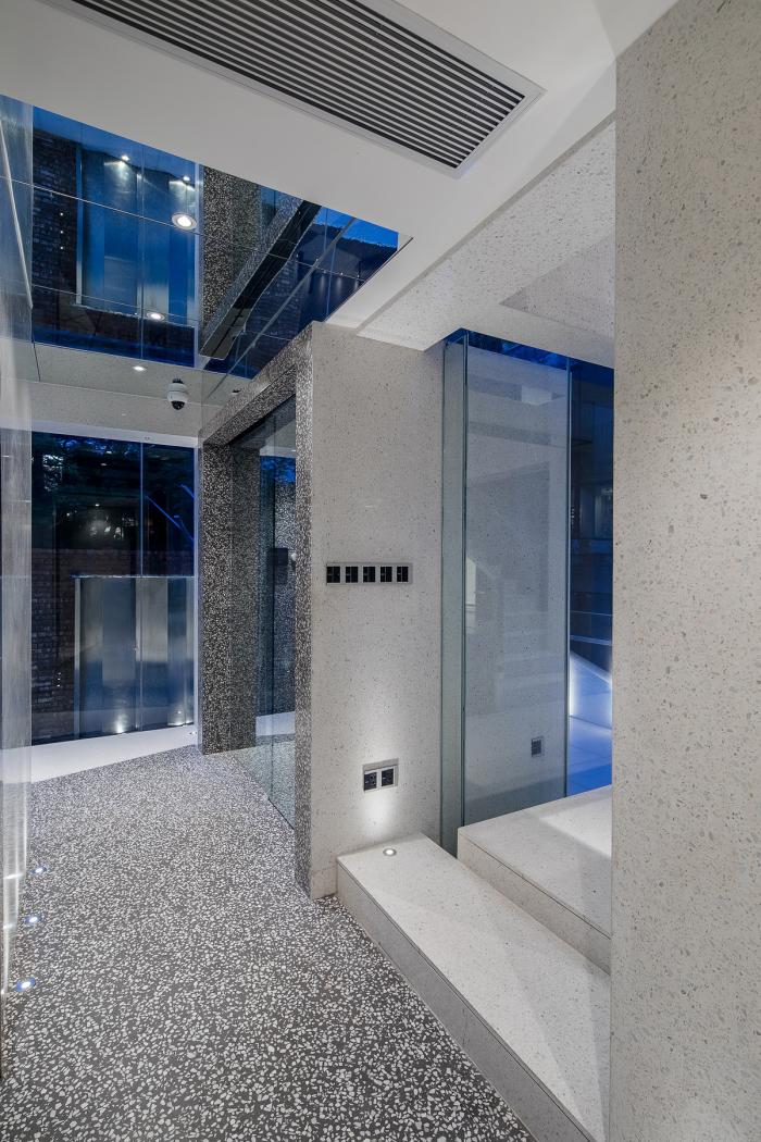 BIM建筑|隐于都市心脏，广州老楼蜕变成时尚办公空间 / 在于空间设计