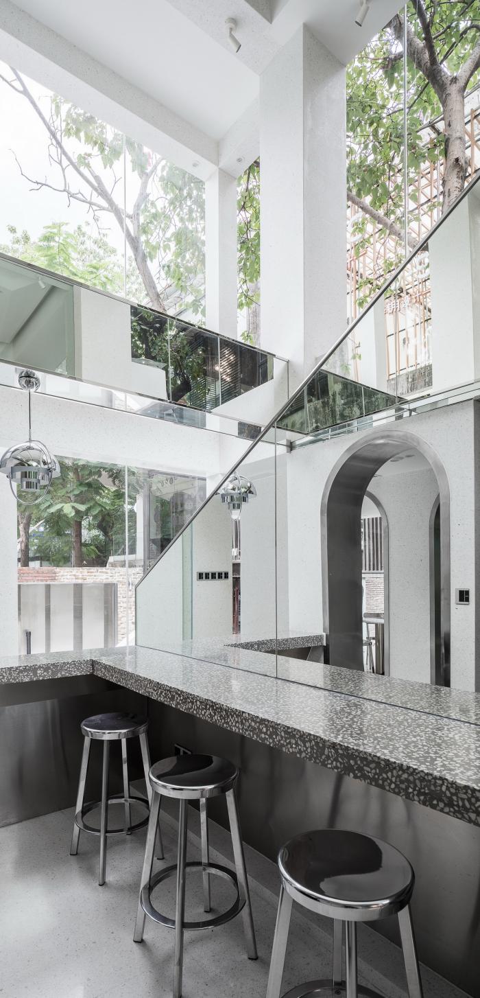 BIM建筑|隐于都市心脏，广州老楼蜕变成时尚办公空间 / 在于空间设计