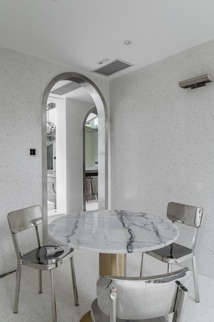 BIM建筑|隐于都市心脏，广州老楼蜕变成时尚办公空间 / 在于空间设计