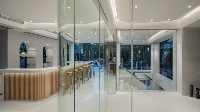 BIM建筑|隐于都市心脏，广州老楼蜕变成时尚办公空间 / 在于空间设计