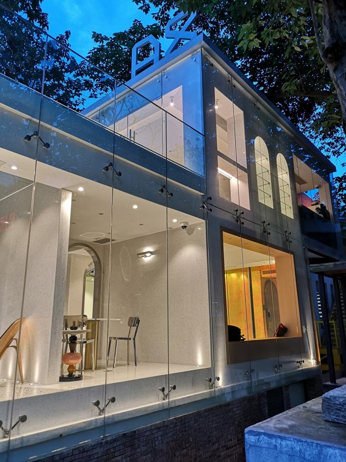 BIM建筑|隐于都市心脏，广州老楼蜕变成时尚办公空间 / 在于空间设计