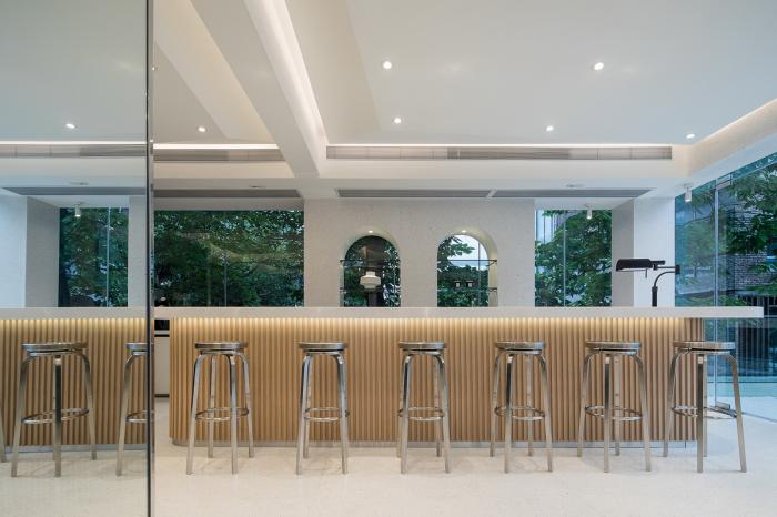 BIM建筑|隐于都市心脏，广州老楼蜕变成时尚办公空间 / 在于空间设计