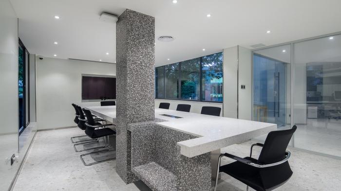 BIM建筑|隐于都市心脏，广州老楼蜕变成时尚办公空间 / 在于空间设计