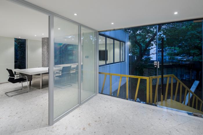 BIM建筑|隐于都市心脏，广州老楼蜕变成时尚办公空间 / 在于空间设计