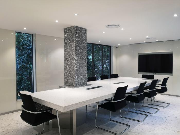 BIM建筑|隐于都市心脏，广州老楼蜕变成时尚办公空间 / 在于空间设计