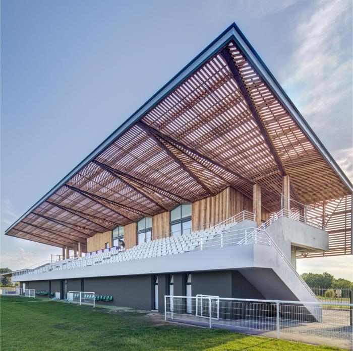 BIM建筑|轻落于农场草地上的蝴蝶：Ger体育场