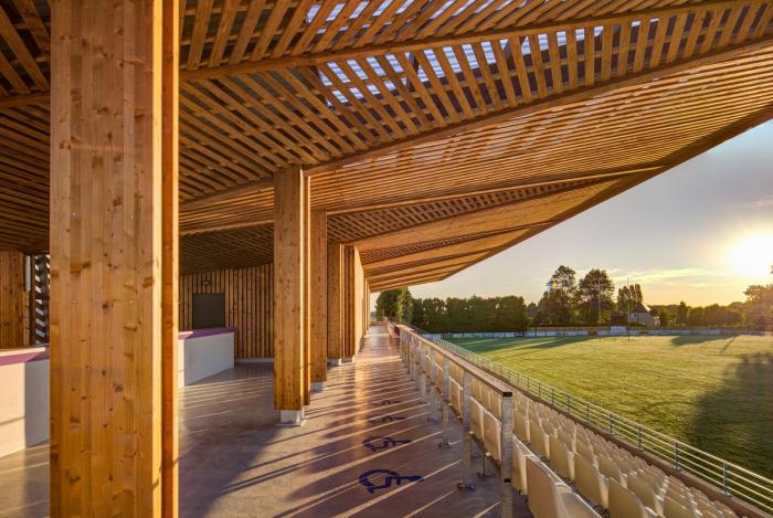 BIM建筑|轻落于农场草地上的蝴蝶：Ger体育场