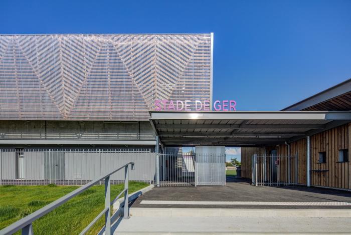 BIM建筑|轻落于农场草地上的蝴蝶：Ger体育场