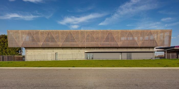 BIM建筑|轻落于农场草地上的蝴蝶：Ger体育场