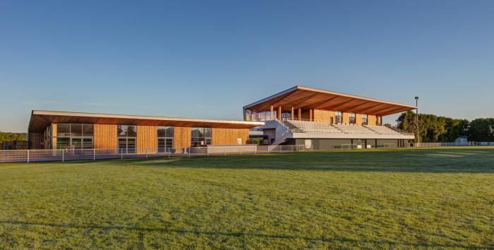 BIM建筑|轻落于农场草地上的蝴蝶：Ger体育场