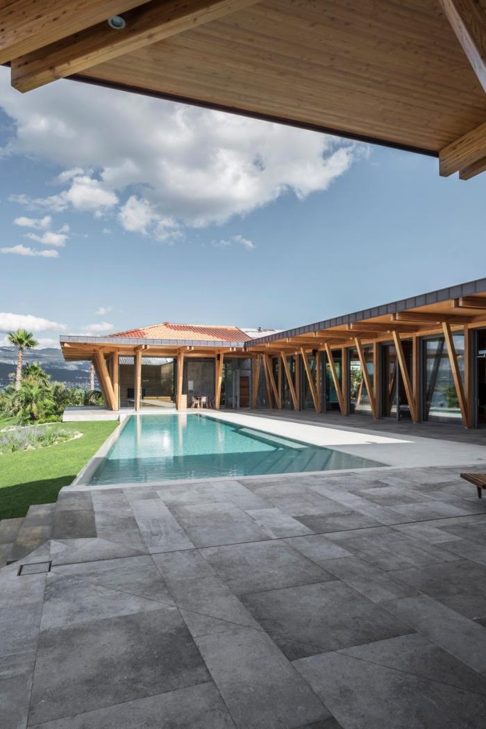 BIM建筑|湛蓝背景中的马赛克构图：克罗地亚海边木屋