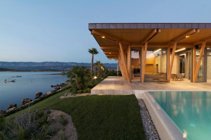 BIM建筑|湛蓝背景中的马赛克构图：克罗地亚海边木屋