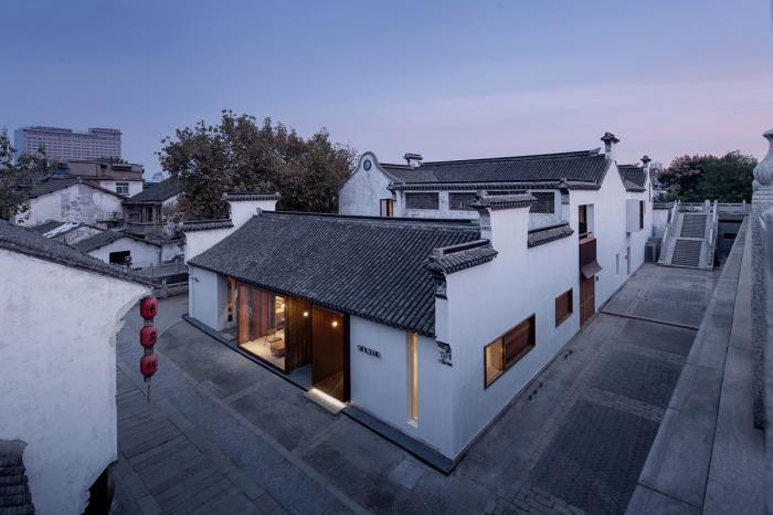 BIM建筑|白墙黛瓦下营造现代温暖空间，挚舍南禅观水酒店 / 本哲建筑