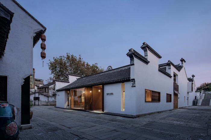 BIM建筑|白墙黛瓦下营造现代温暖空间，挚舍南禅观水酒店 / 本哲建筑