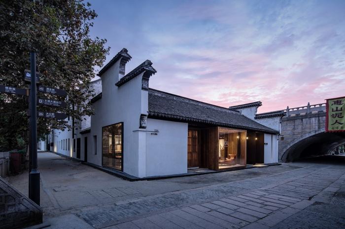 BIM建筑|白墙黛瓦下营造现代温暖空间，挚舍南禅观水酒店 / 本哲建筑