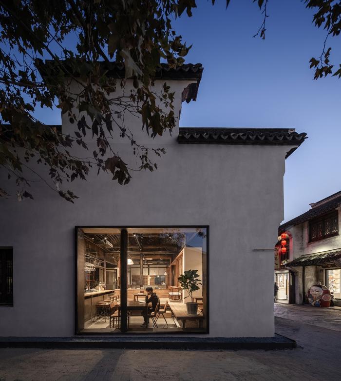 BIM建筑|白墙黛瓦下营造现代温暖空间，挚舍南禅观水酒店 / 本哲建筑