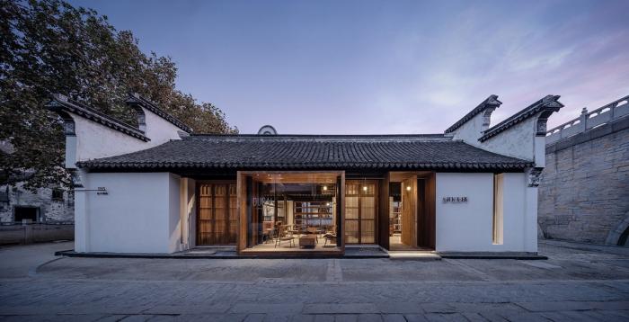 BIM建筑|白墙黛瓦下营造现代温暖空间，挚舍南禅观水酒店 / 本哲建筑