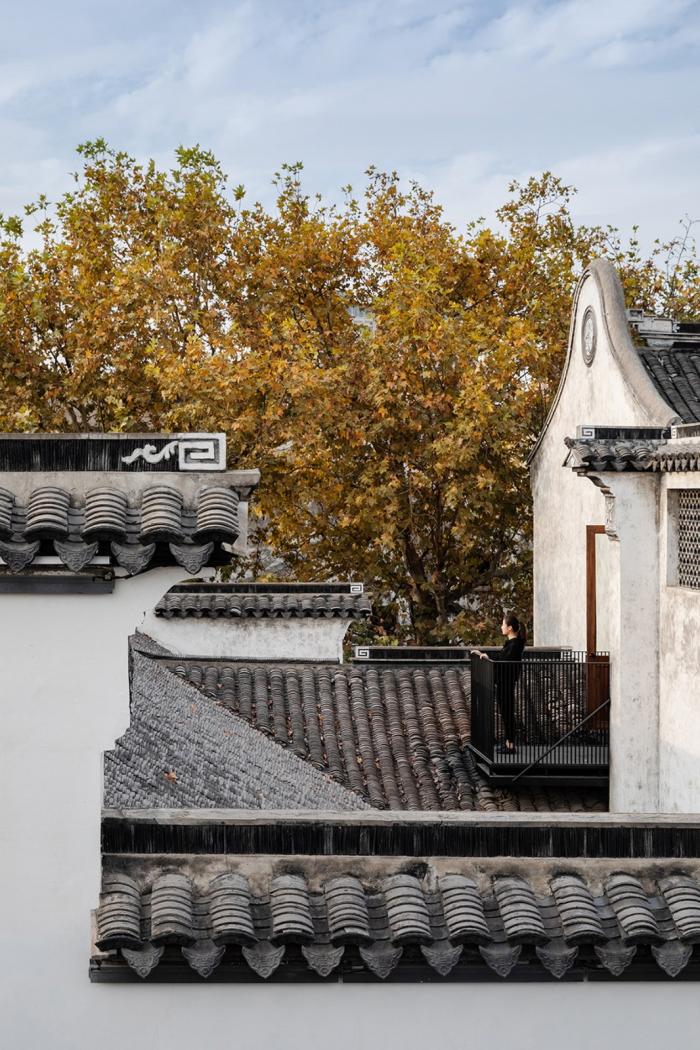 BIM建筑|白墙黛瓦下营造现代温暖空间，挚舍南禅观水酒店 / 本哲建筑