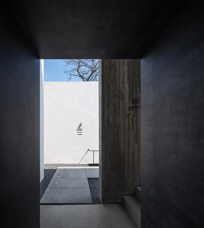 BIM建筑|白墙黛瓦下营造现代温暖空间，挚舍南禅观水酒店 / 本哲建筑