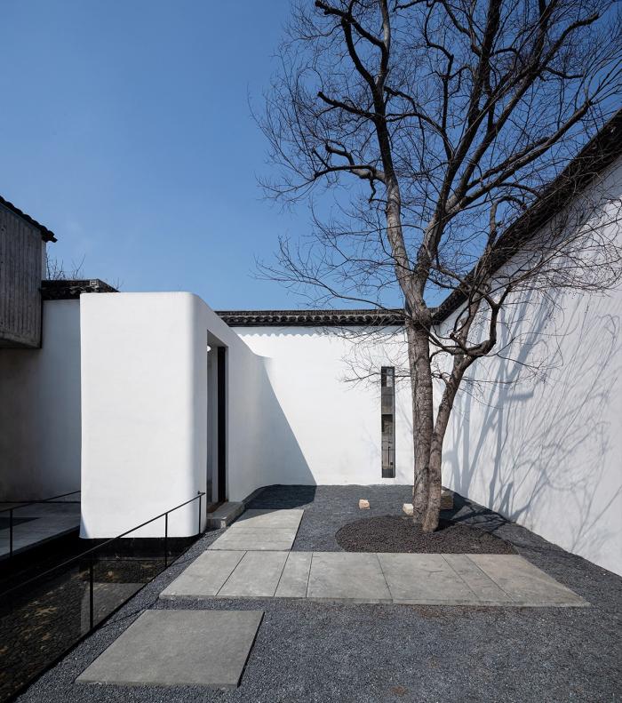 BIM建筑|白墙黛瓦下营造现代温暖空间，挚舍南禅观水酒店 / 本哲建筑