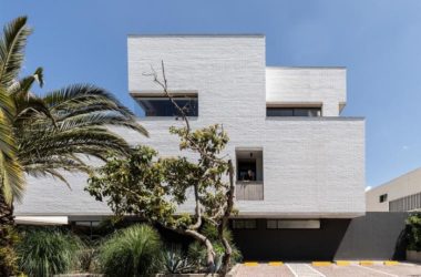 BIM建筑|于坚固外表下通透呼吸：厄瓜多尔自然大楼-BIM建筑网