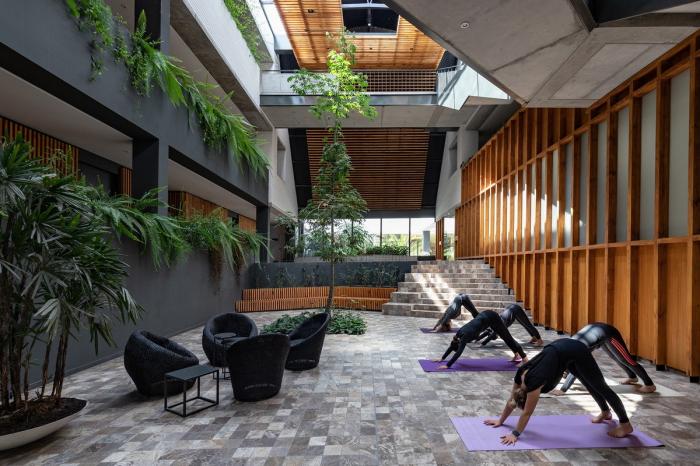 BIM建筑|于坚固外表下通透呼吸：厄瓜多尔自然大楼