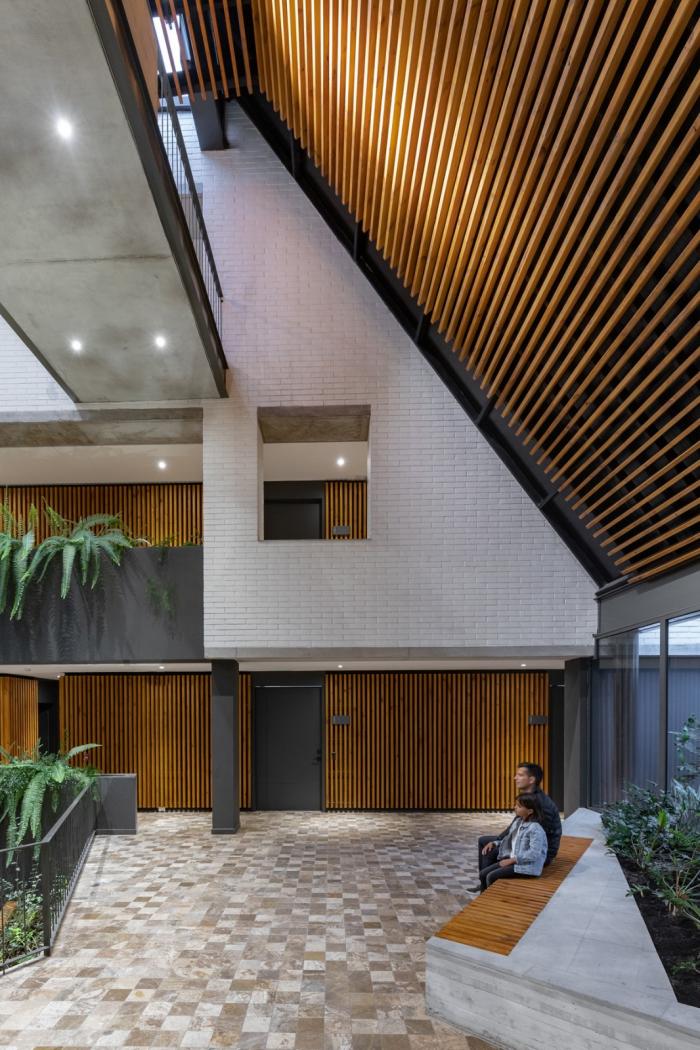 BIM建筑|于坚固外表下通透呼吸：厄瓜多尔自然大楼