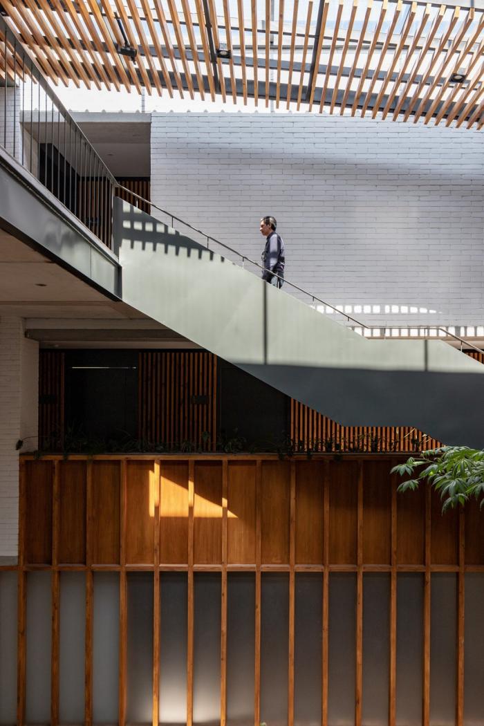 BIM建筑|于坚固外表下通透呼吸：厄瓜多尔自然大楼