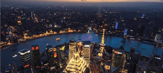 读懂新基建丨你还在给领导做大屏可视化吗？新基建的窗口何止这一个框！