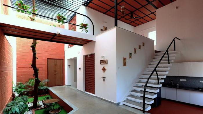 BIM建筑|庄重而透明，优雅而自然——印度红色“树屋” / PG Associates