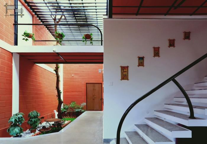 BIM建筑|庄重而透明，优雅而自然——印度红色“树屋” / PG Associates