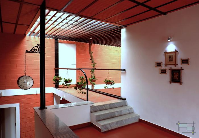 BIM建筑|庄重而透明，优雅而自然——印度红色“树屋” / PG Associates