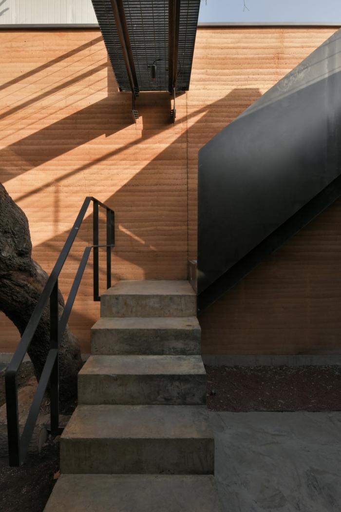 BIM建筑|“崖”——过去与未来的相遇之地 / C+ Architects