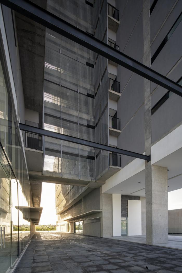 BIM建筑|64米深“峡谷”的裂变——阿曼尼公寓