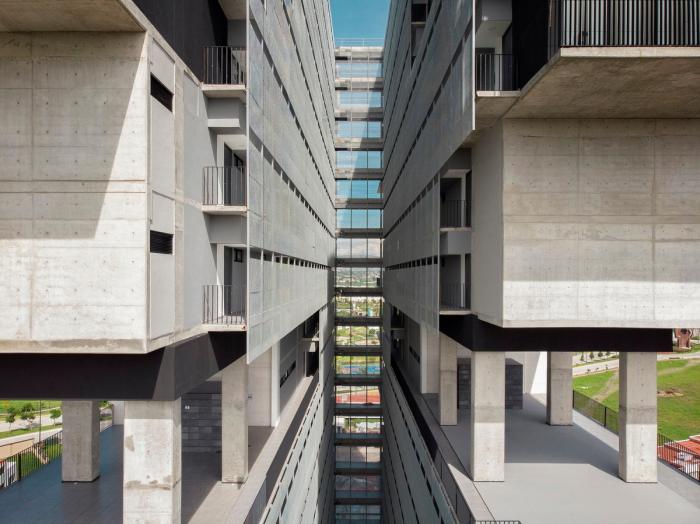 BIM建筑|64米深“峡谷”的裂变——阿曼尼公寓