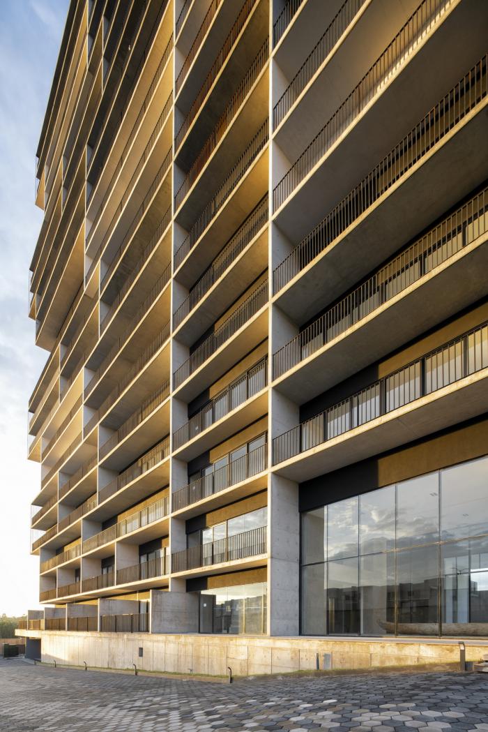 BIM建筑|64米深“峡谷”的裂变——阿曼尼公寓