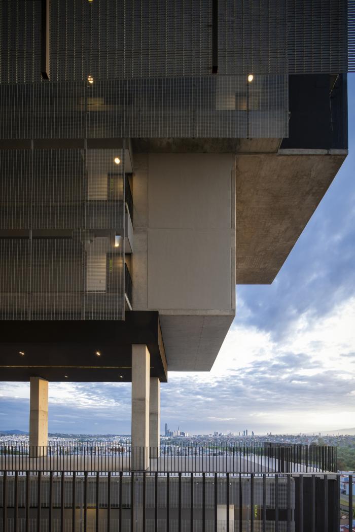 BIM建筑|64米深“峡谷”的裂变——阿曼尼公寓