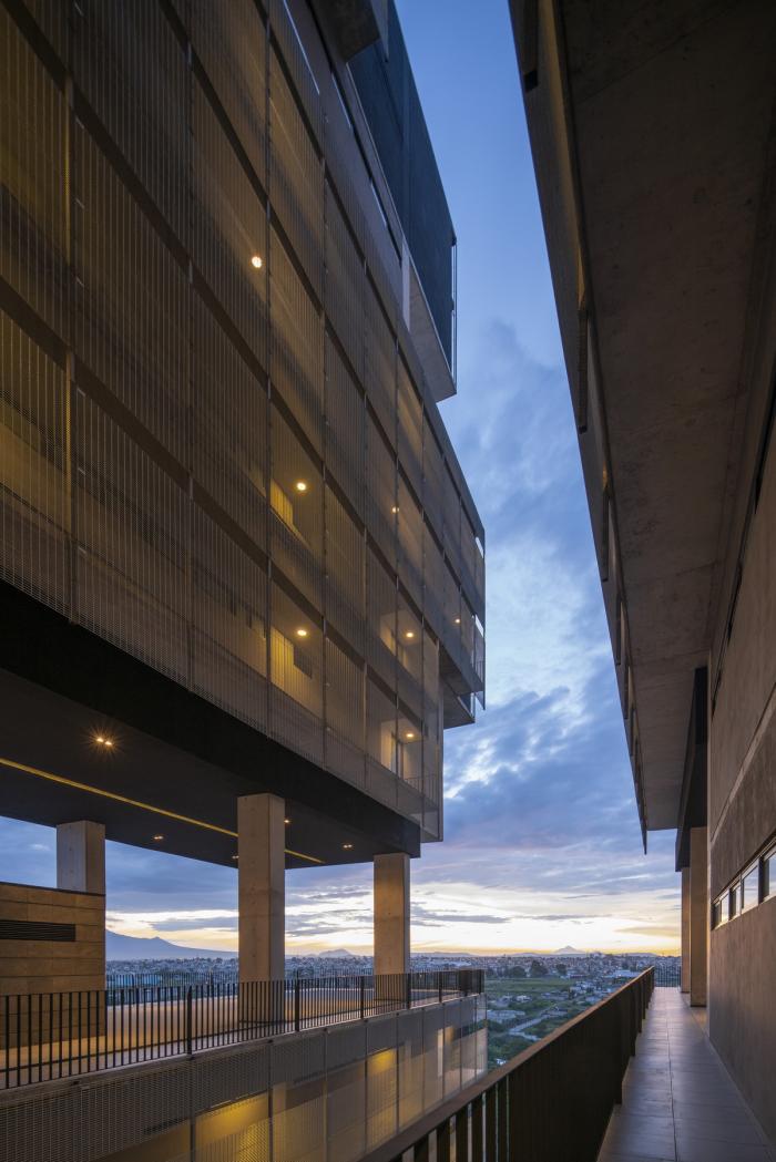 BIM建筑|64米深“峡谷”的裂变——阿曼尼公寓