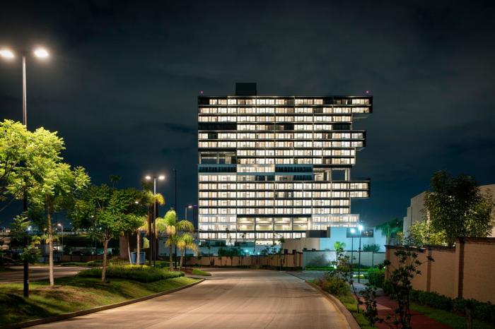 BIM建筑|64米深“峡谷”的裂变——阿曼尼公寓