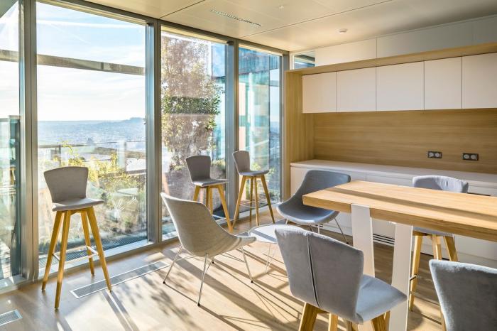 BIM建筑|一组捕捉与散射光的“水晶”组合——圣戈班总部办公楼