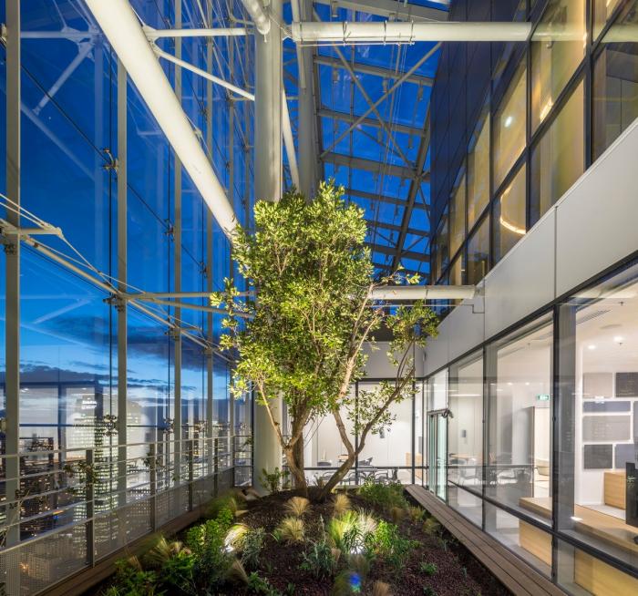 BIM建筑|一组捕捉与散射光的“水晶”组合——圣戈班总部办公楼