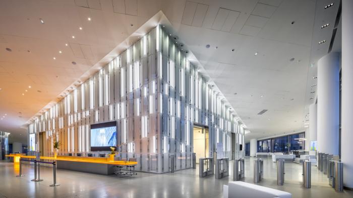 BIM建筑|一组捕捉与散射光的“水晶”组合——圣戈班总部办公楼