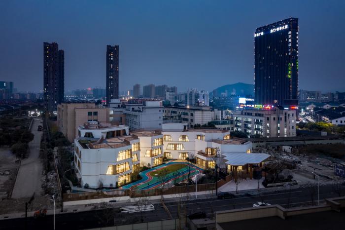 BIM建筑|简单几何勾勒而成的六边形“蜂巢”：杭州浦乐幼儿园杨家墩分园 / goa大象设计