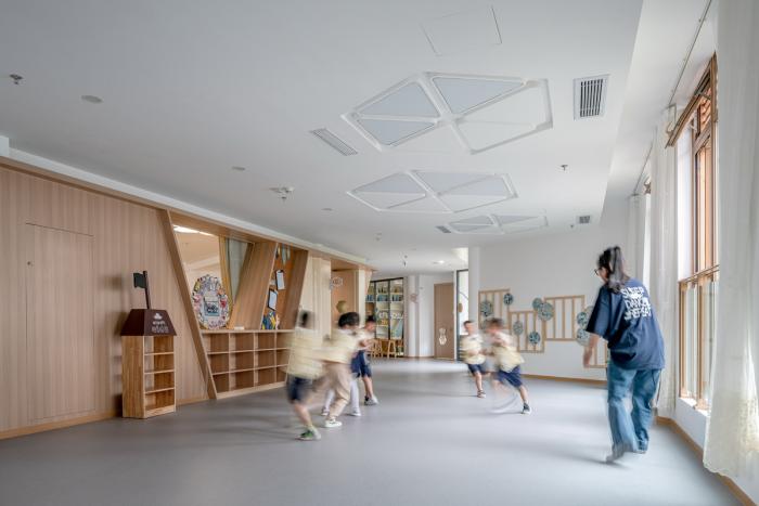 BIM建筑|简单几何勾勒而成的六边形“蜂巢”：杭州浦乐幼儿园杨家墩分园 / goa大象设计